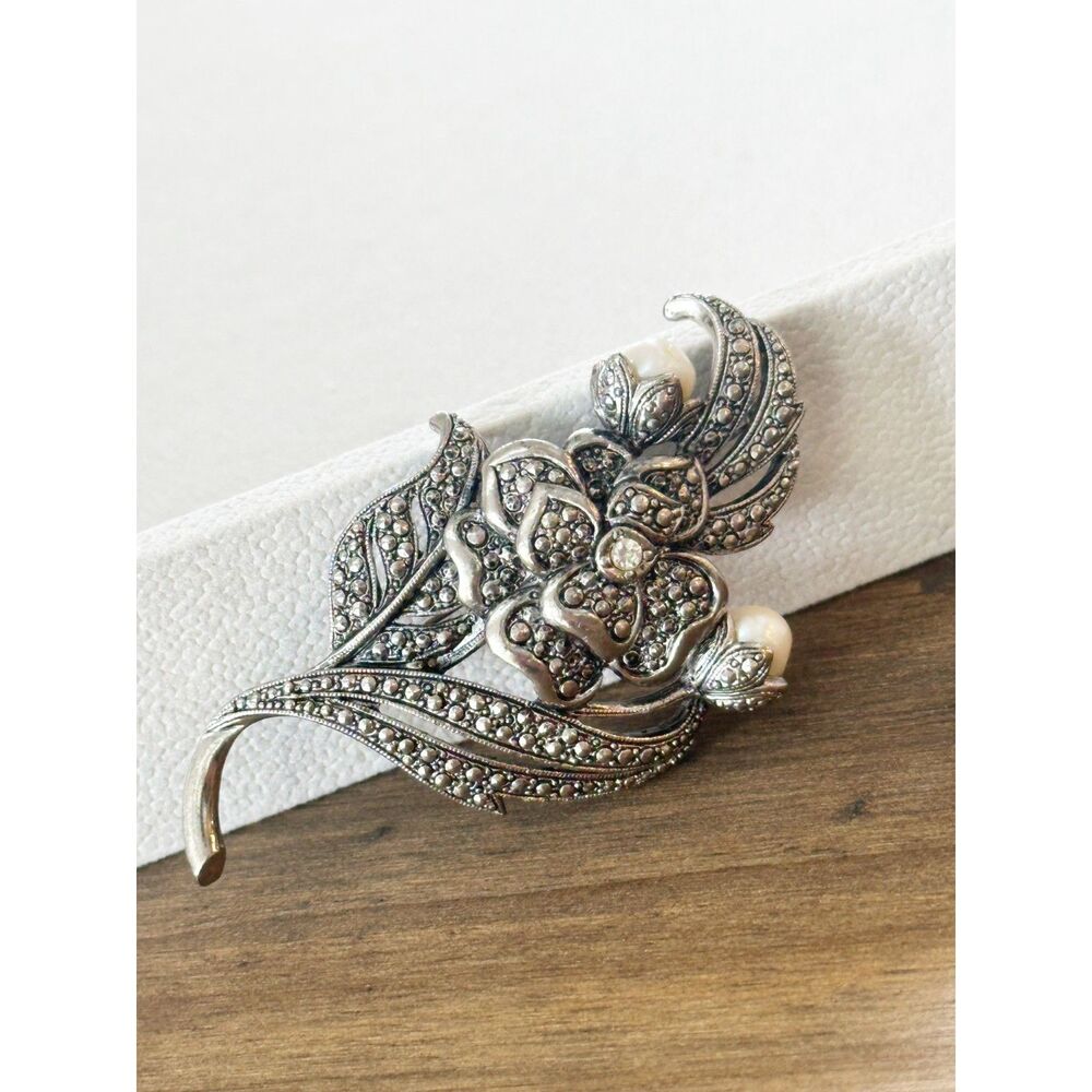 Kenneth Jay Lane Silver Floral Pave Crystal Brooch - Picture 3 of 7